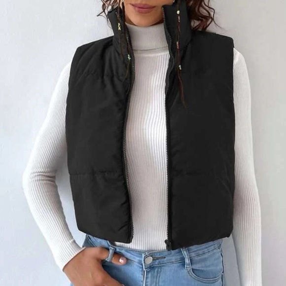 Cozy black zip up puffer vest - Picture 4 of 5
